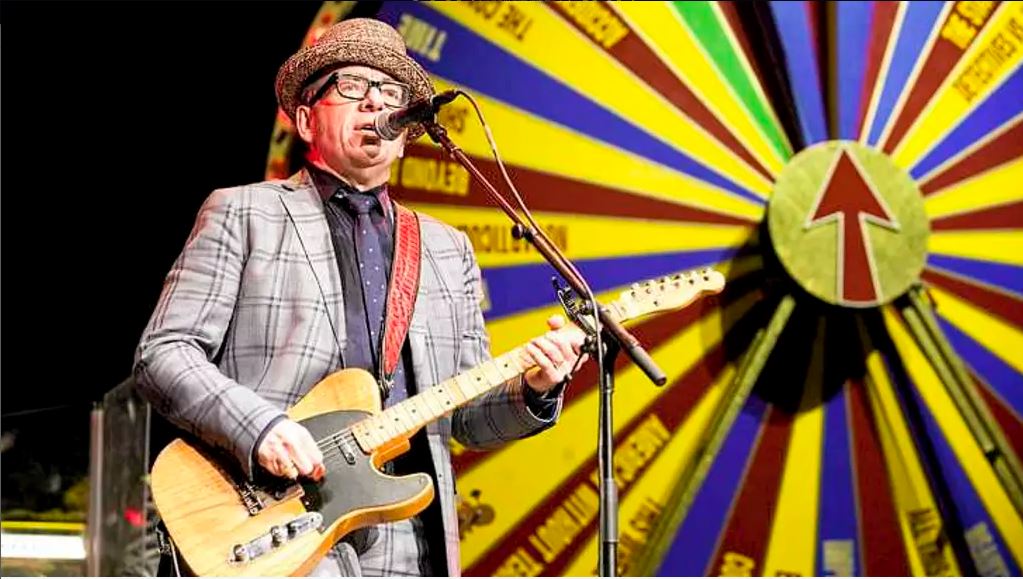 Spin king: Elvis Costello and the Imposters, backed up by the &quot;Spectacular Spinning Songbook&quot;.